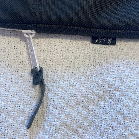 Herschel Tablet Ipad Accessories Case Black with‎ White Trim 7 x 10 - Picture 4 of 8